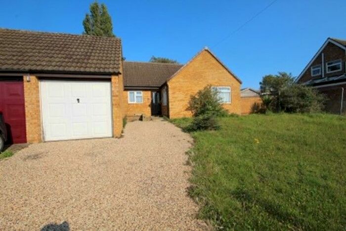 3 Bedroom Bungalow To Rent In Grosvenor Way, Kettering, NN15