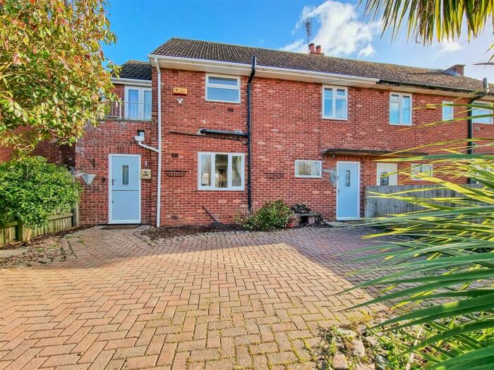 4 Bedroom Semi-Detached House For Sale In Coneygrey Spinney, Flintham, Newark, NG23