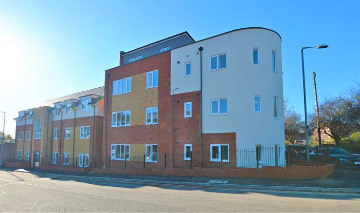 2 Bedroom Apartment For Sale In Braid Court, High Town, Luton, Bedfordshire, LU2