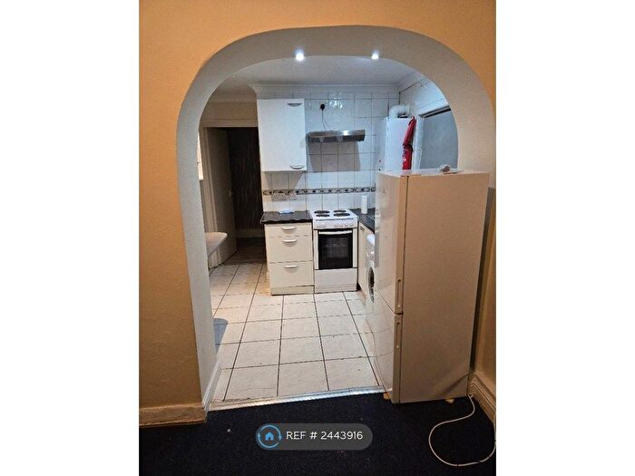 2 Bedroom Flat To Rent In Knights Hill, London, SE27