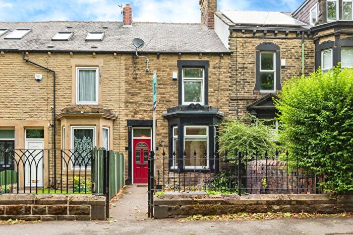 3 Bedroom Terraced House For Sale In Park Road, Barnsley, S70