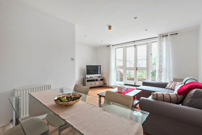 3 Bedroom Flat To Rent In Dawes Road, London, SW6