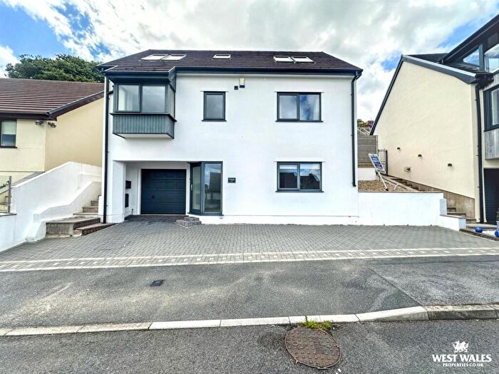 3 Bedroom Detached House For Sale In Lawnswood, Saundersfoot, SA69