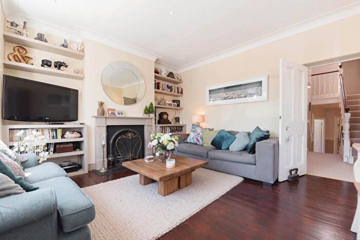 2 Bedroom Flat To Rent In Marmion Road, Battersea, London, SW11