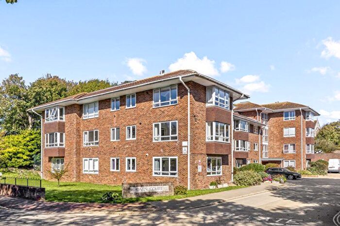 2 Bedroom Flat For Sale In Carn Court, North Drive, Queens Park, Brighton, BN2
