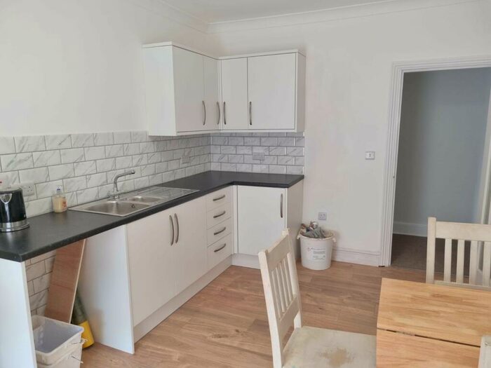 2 Bedroom Flat To Rent In Top Floor Flat Dawlish, EX7