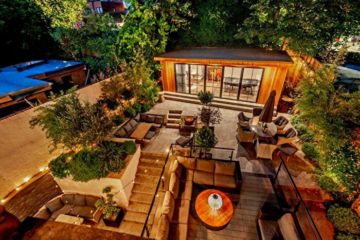 5 Bedroom End Of Terrace House For Sale In Clarence Crescent, Windsor, Berkshire, SL4