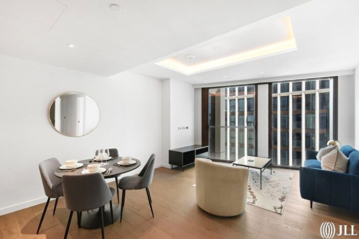 2 Bedroom Flat To Rent In Carnation Way, London, SW8