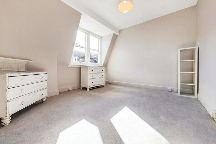 1 Bedroom Flat To Rent In Prince Of Wales Mansions, Prince Of Wales Drive, London, SW11