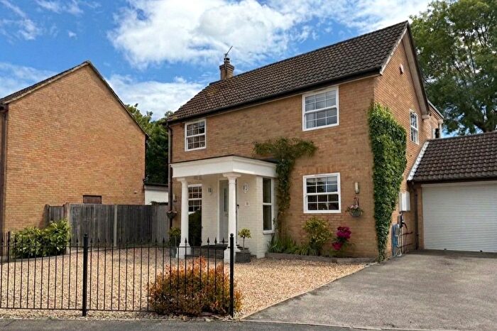 5 Bedroom Detached House For Sale In Garden Close, Hook, Hampshire, RG27