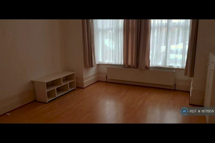 1 Bedroom Flat To Rent In Rokesly Avenue, London, N8