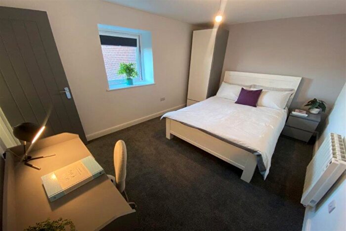 5 Bedroom Apartment To Rent In High Road, Beeston, NG9