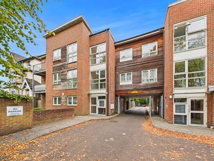 2 Bedroom Flat For Sale In Burway Close, South Croydon, CR2