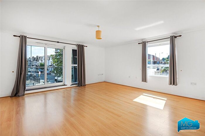 2 Bedroom Flat To Rent In Paragon Court, Wightman Road, Hornsey, London, N8