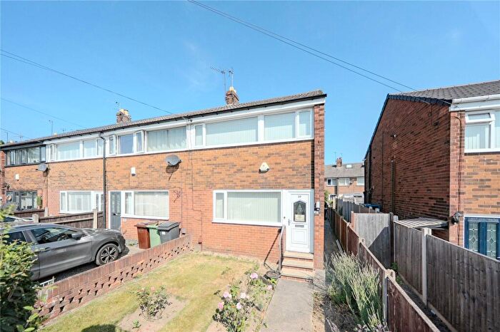 3 Bedroom End Of Terrace House For Sale In Park Close, Leeds, West Yorkshire, LS13