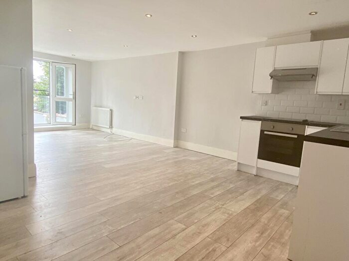 2 Bedroom Flat To Rent In Woodbridge Road, Ipswich, IP4