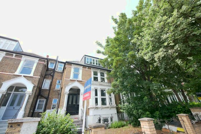 3 Bedroom Apartment To Rent In Queens Drive, Finsbury Park, N4