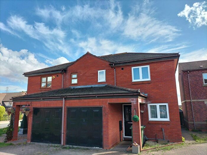 3 Bedroom Semi-Detached House To Rent In Bicton Avenue, Worcester, WR5