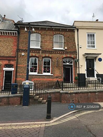 3 Bedroom Flat To Rent In High Street, Alton, GU34