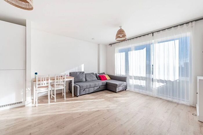 1 Bedroom Flat To Rent In Lyon Road, Harrow, HA1