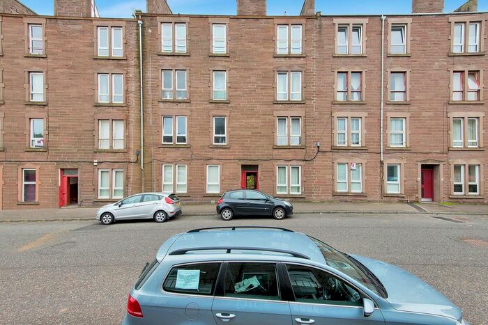 2 Bedroom Flat To Rent In Pitfour Street, Dundee, DD2