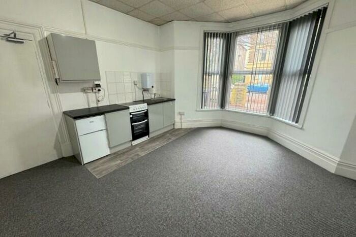 1 Bedroom Flat To Rent In Oakfield Street Cardiff, CF24