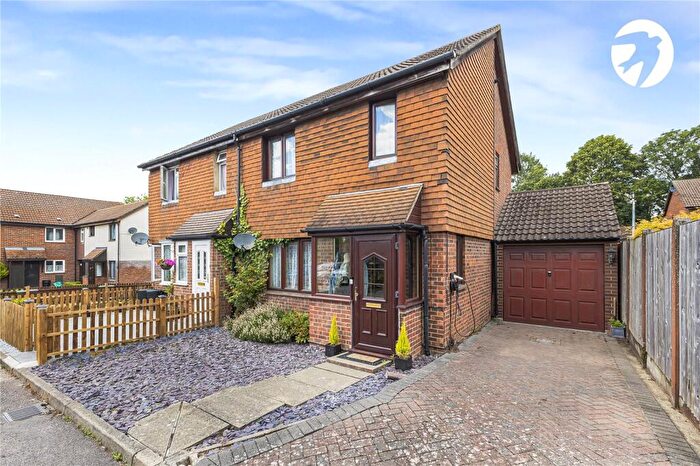 3 Bedroom End Of Terrace House For Sale In Whitecroft, Swanley, Kent, BR8