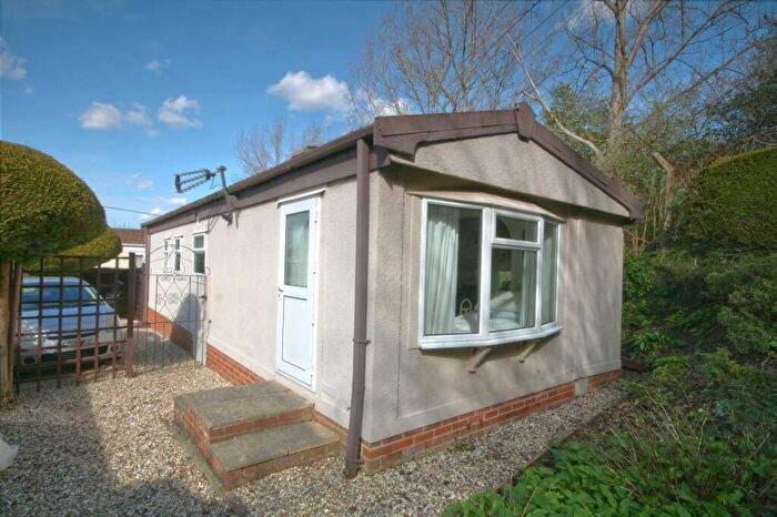1 Bedroom Park Home For Sale In Littleworth Park, Littleworth, OX33