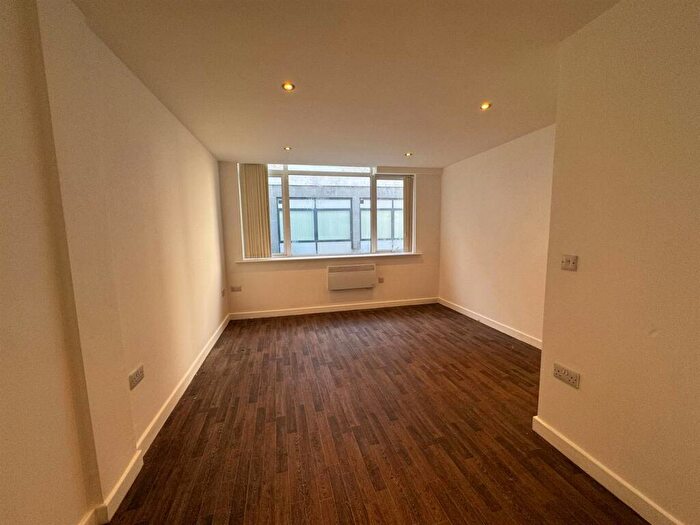 1 Bedroom Flat To Rent In One Bedroom Apartment With Parking, BH1