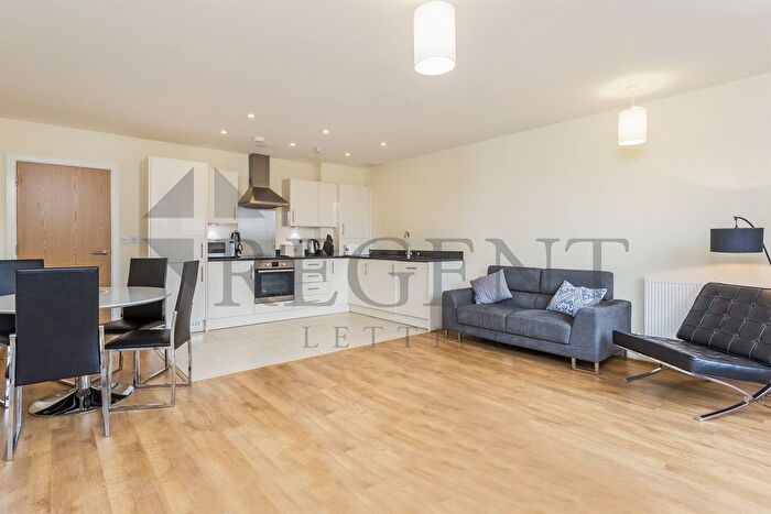 1 Bedroom Flat To Rent In Carlisle Court, Blagrove Road, TW11