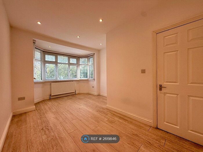 1 Bedroom Flat To Rent In Watford Way, London, NW4