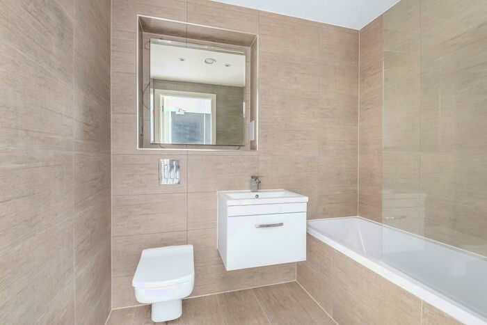 2 Bedroom Apartment To Rent In Newbury, Berkshire, RG14