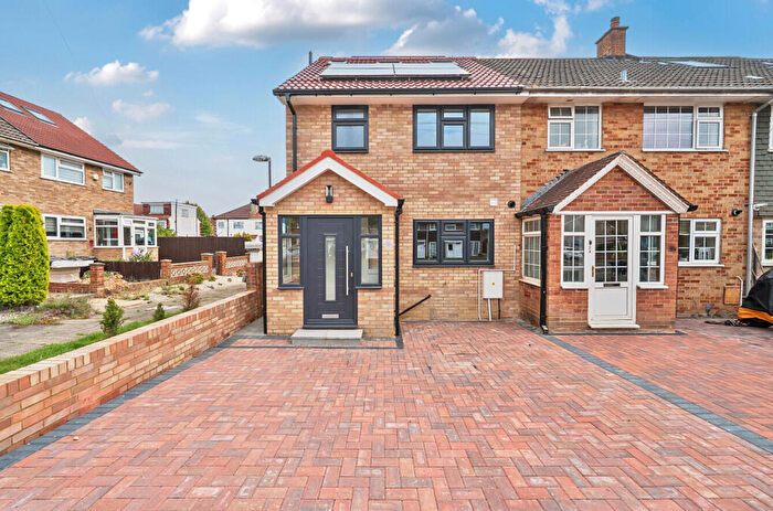 5 Bedroom End Of Terrace House For Sale In Malvern Close, Mitcham, CR4
