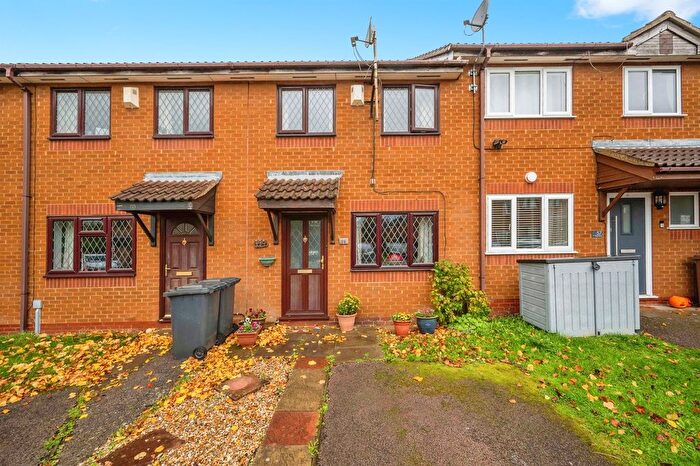 2 Bedroom Terraced House For Sale In Dexter Close, Luton, LU3