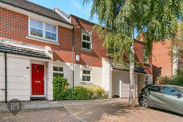 3 Bedroom Property To Rent In Riverdale Drive, London, SW18