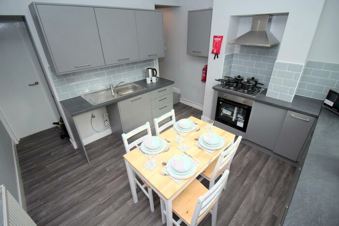4 Bedroom House Of Multiple Occupation To Rent In Corporation Street, Stoke-on-Trent, ST4