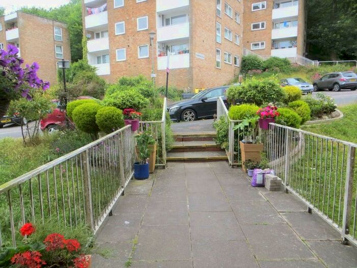 2 Bedroom Flat To Rent In Highbrook Close, Brighton, BN2