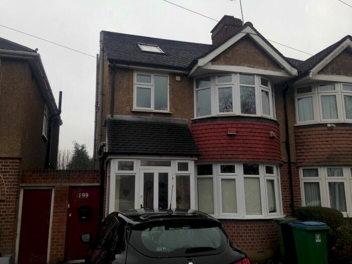 2 Bedroom Maisonette To Rent In North Approach, Watford, WD25