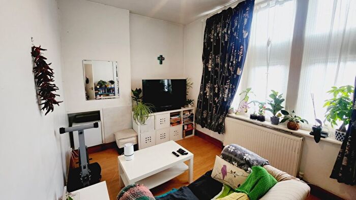 1 Bedroom Flat To Rent In Gordon Road, Ealing, W5