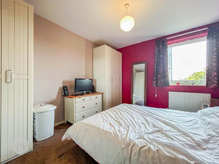 2 Bedroom Apartment For Sale In Crook Street, Bolton, BL3 - Photo 6