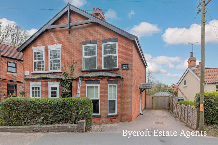 3 Bedroom Semi-Detached House For Sale In Beccles Road, Fritton, NR31