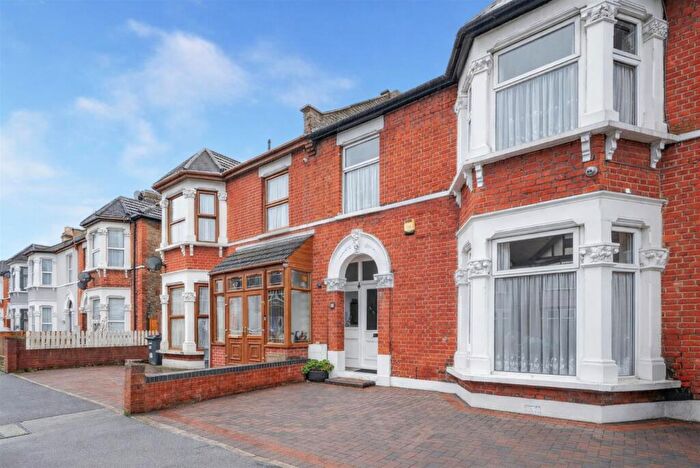 4 Bedroom House For Sale In Seven Kings Road, Seven Kings, IG3