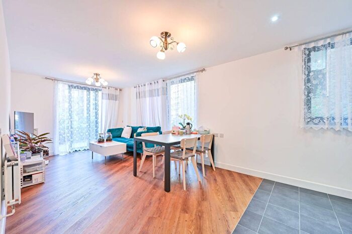 2 Bedroom Flat For Sale In Needleman Street, Canada Water, London, SE16