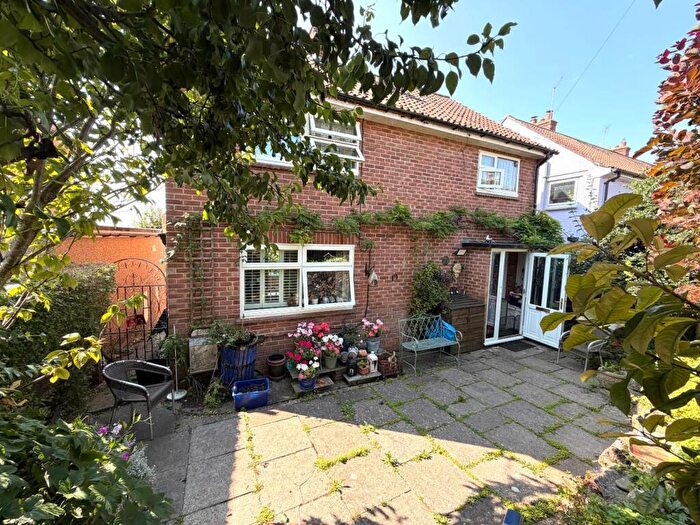3 Bedroom Detached House For Sale In Tor View Avenue, Glastonbury, BA6