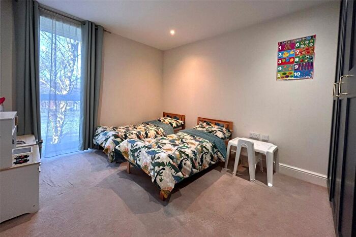 2 Bedroom Flat For Sale In Exchange Close, Aldershot, Hampshire, GU11