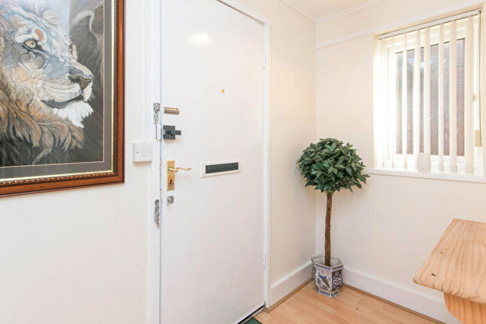 2 Bedroom Apartment To Rent In Greenway Road, Tranmere, CH42