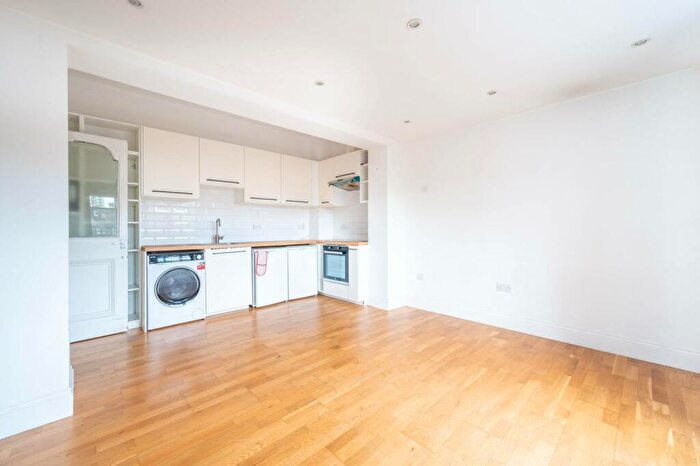 1 Bedroom Flat To Rent In London Road, Plaistow, London, E13