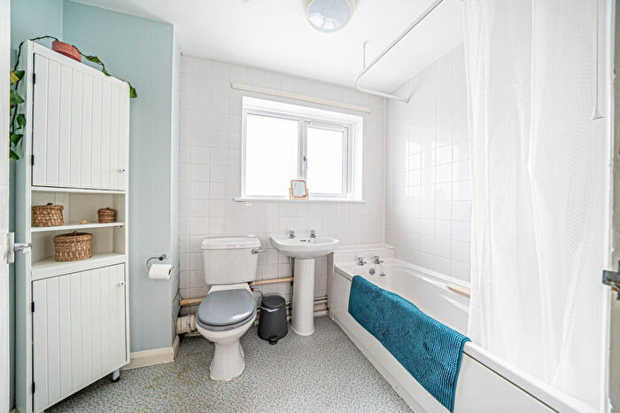 3 Bedroom Terraced House For Sale In Alliston Way, Whitchurch, RG28