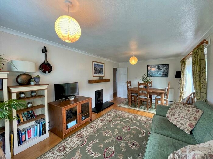 4 Bedroom Detached Bungalow For Sale In Shepherds Rise, Compton, Newbury, RG20