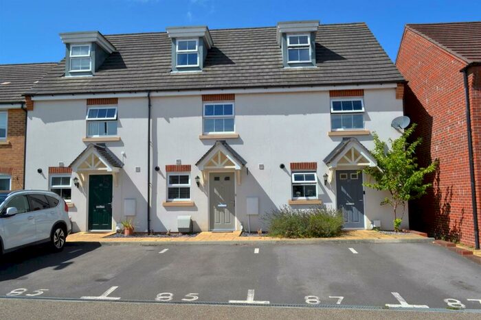 3 Bedroom Town House To Rent In Dumas Drive, Whiteley, PO15